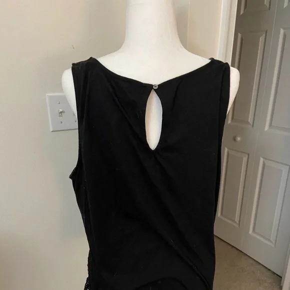 🌺 3/$15 AE Black Crochet Design Overlay Tank - Picture 2 of 3